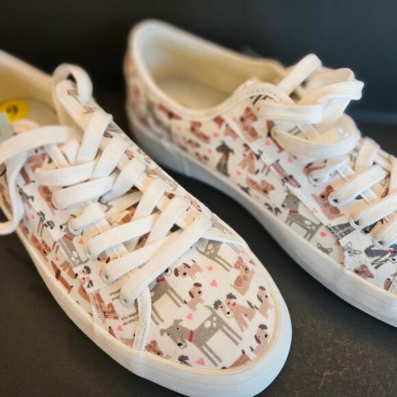 Cynthia Crawley sneakers, white with dogs, Size 9, brand new with tags - Picture 1 of 6